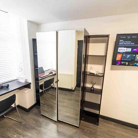 Stay Sa Cosy Equipped Studios Available 10 Mins From The City! Free Wifi &50" Smart Tv'S! Birmingham Dış mekan fotoğraf